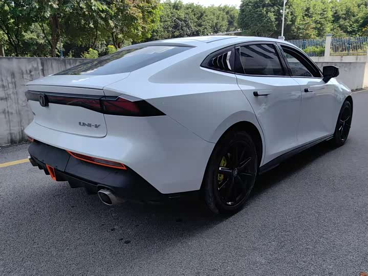 Фото 5 - Changan UNI-V