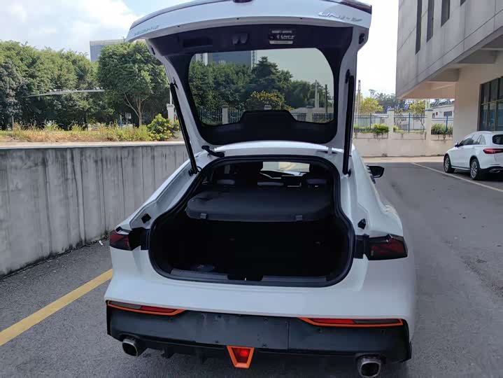 Фото 8 - Changan UNI-V