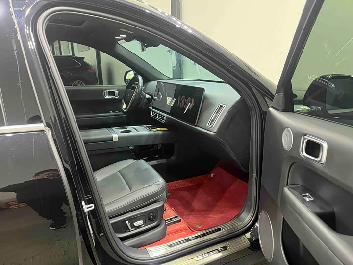 Фото 11 - LiXiang L6