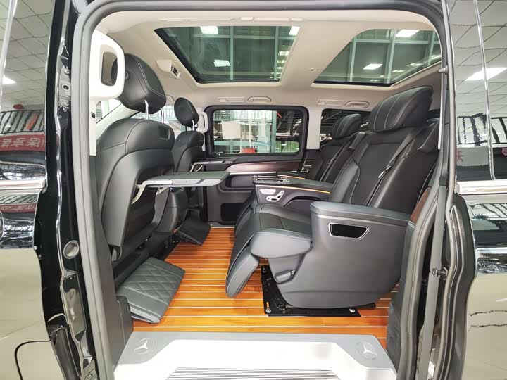 Фото 10 - Mercedes-Benz V-Class