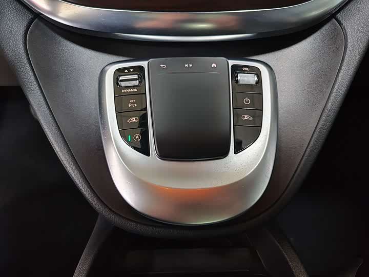 Фото 11 - Mercedes-Benz V-Class