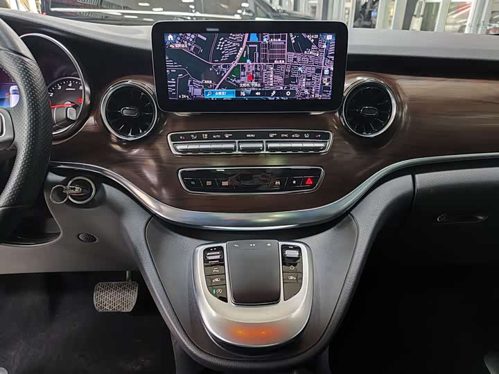 Фото 12 - Mercedes-Benz V-Class