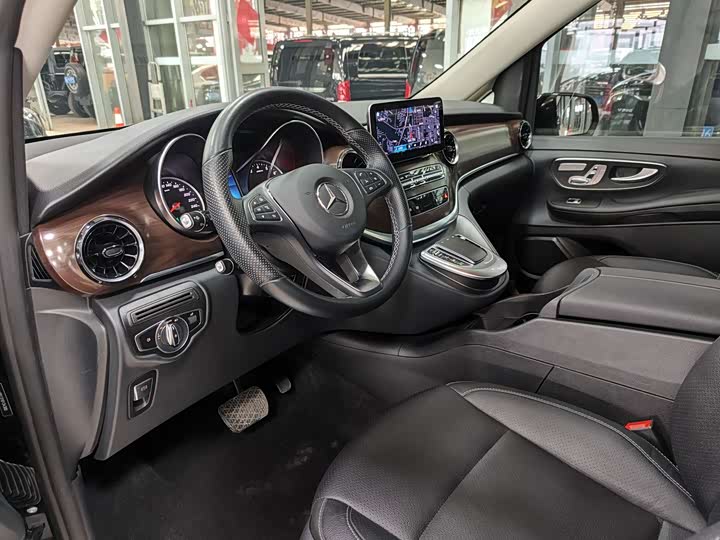 Фото 13 - Mercedes-Benz V-Class