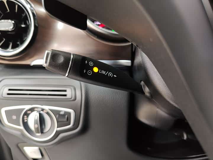 Фото 14 - Mercedes-Benz V-Class