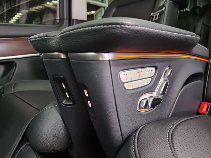 Фото 20 - Mercedes-Benz V-Class