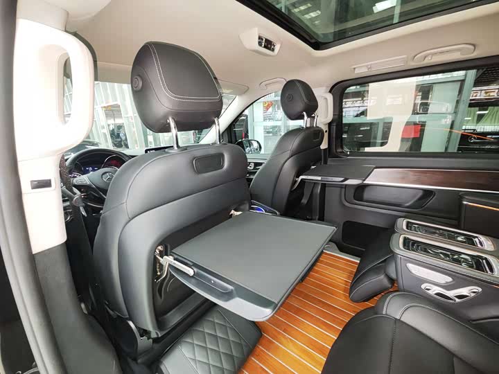 Фото 22 - Mercedes-Benz V-Class