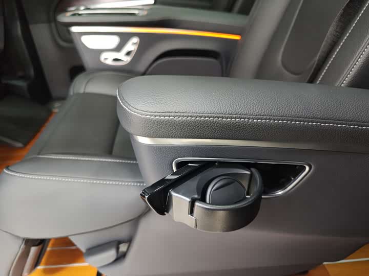 Фото 24 - Mercedes-Benz V-Class