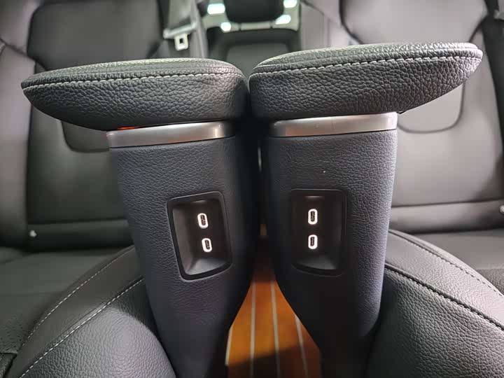 Фото 25 - Mercedes-Benz V-Class