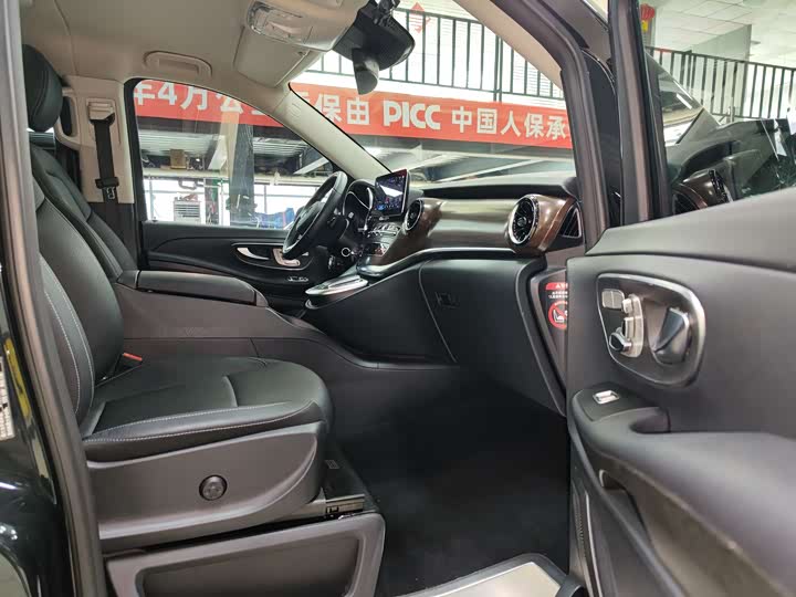 Фото 7 - Mercedes-Benz V-Class