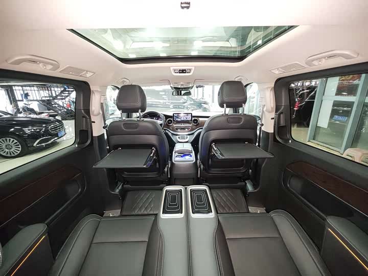 Фото 8 - Mercedes-Benz V-Class
