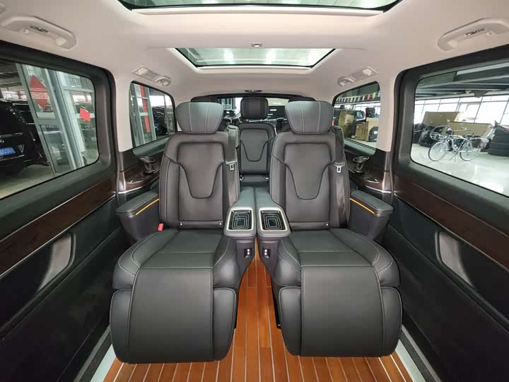 Фото 9 - Mercedes-Benz V-Class