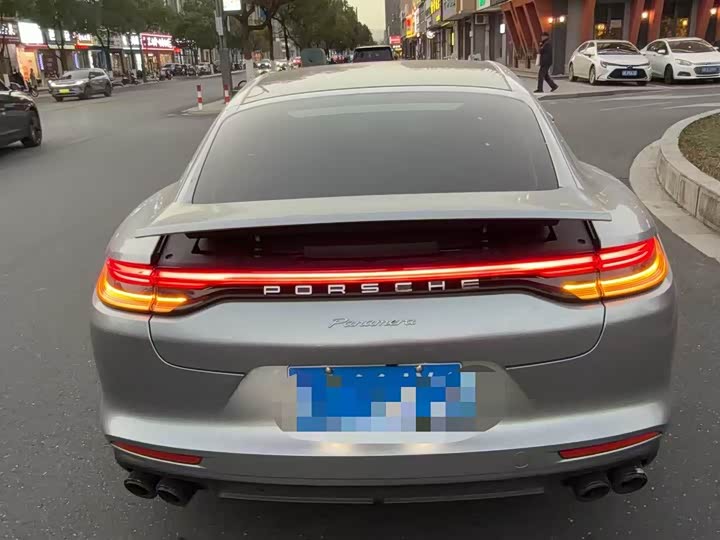 Фото 2 - Porsche Panamera