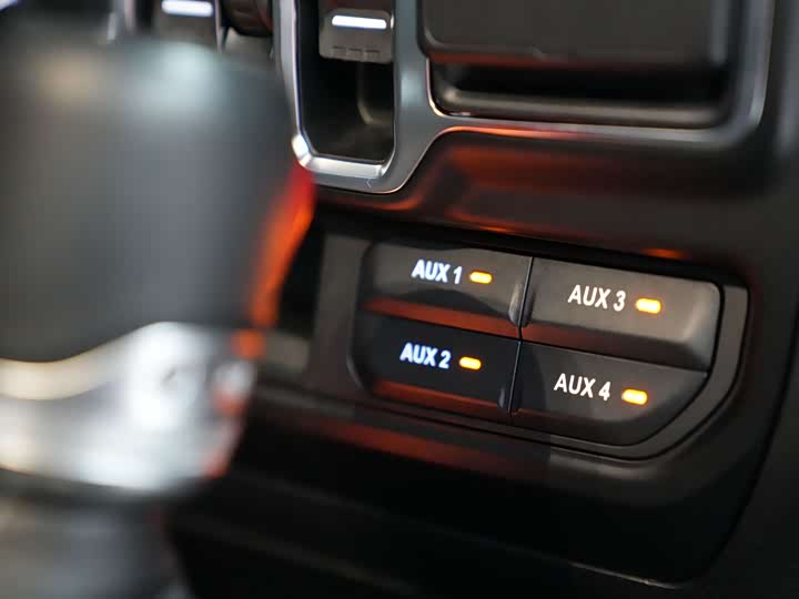 Фото 22 - Jeep Gladiator