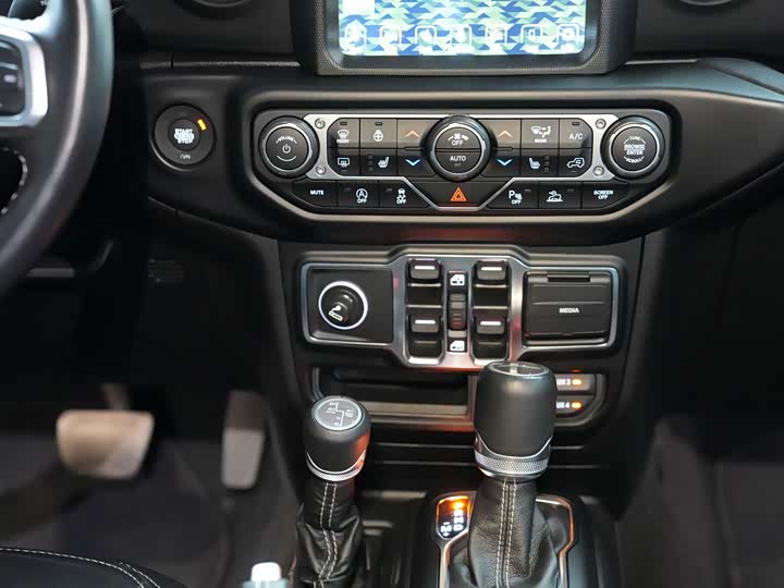 Фото 24 - Jeep Gladiator