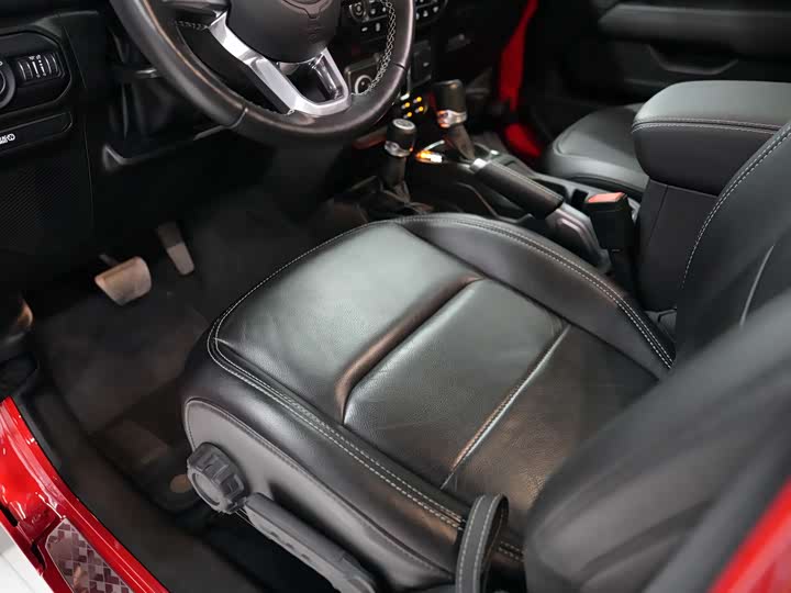 Фото 31 - Jeep Gladiator