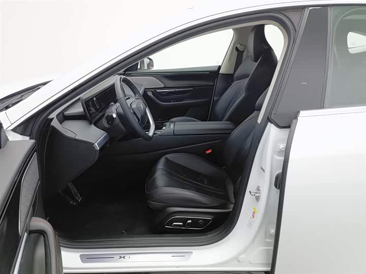 Фото 10 - XPeng P7