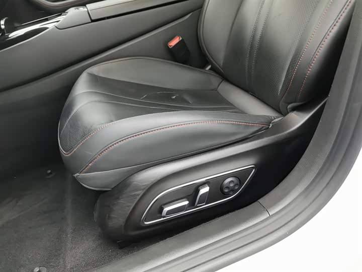 Фото 20 - XPeng P7