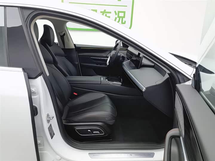 Фото 23 - XPeng P7