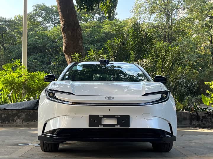 Фото 2 - Toyota bZ5