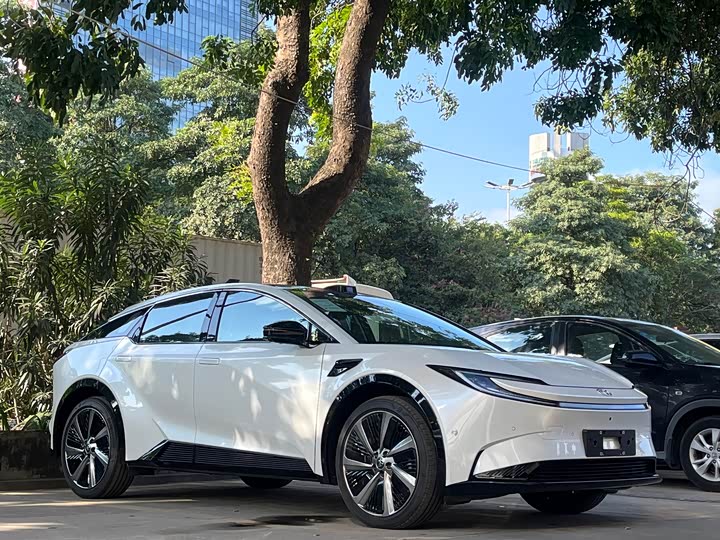 Фото 3 - Toyota bZ5