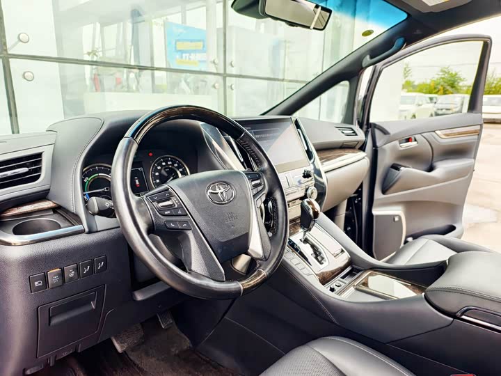 Фото 10 - Toyota Vellfire