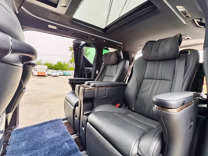 Фото 11 - Toyota Vellfire