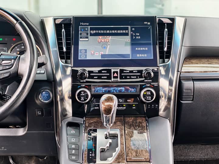 Фото 13 - Toyota Vellfire