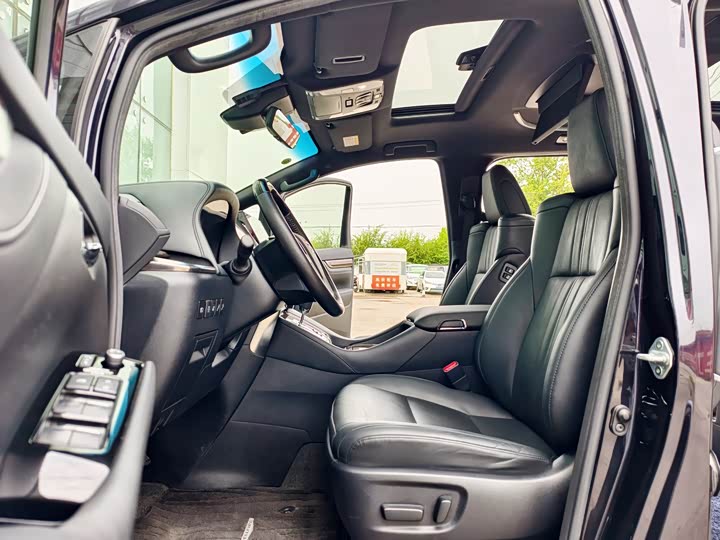 Фото 16 - Toyota Vellfire