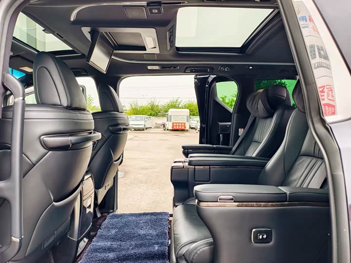 Фото 17 - Toyota Vellfire