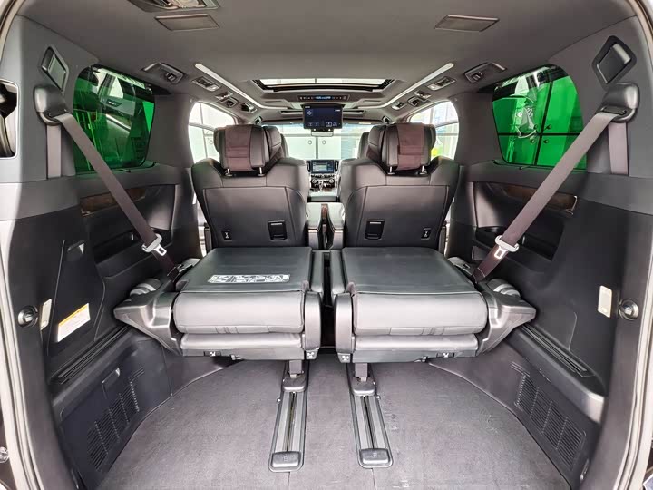 Фото 20 - Toyota Vellfire