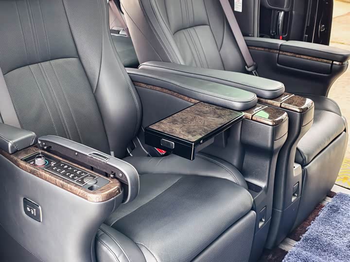 Фото 21 - Toyota Vellfire