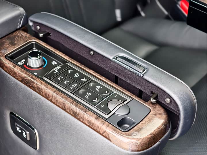 Фото 22 - Toyota Vellfire