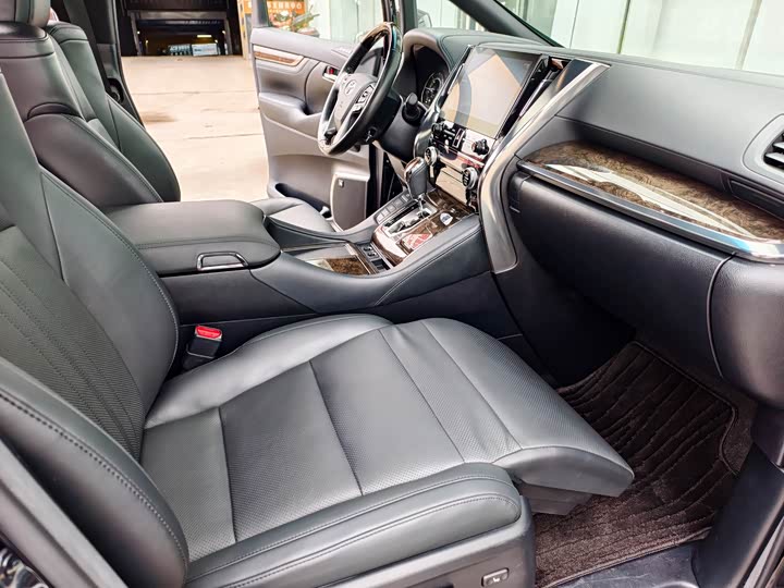 Фото 23 - Toyota Vellfire