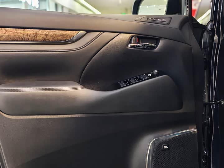 Фото 26 - Toyota Vellfire