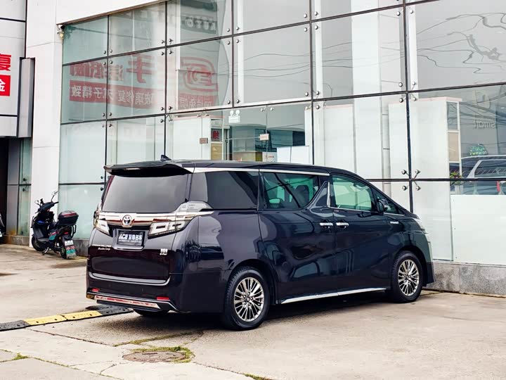 Фото 4 - Toyota Vellfire