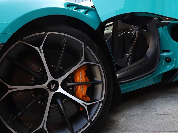 Фото 2 - McLaren Artura