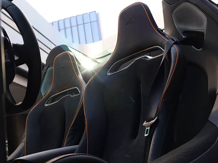 Фото 3 - McLaren Artura