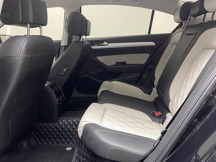 Фото 10 - Volkswagen Magotan