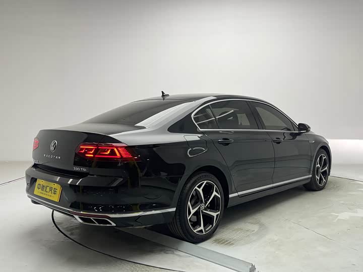 Фото 18 - Volkswagen Magotan