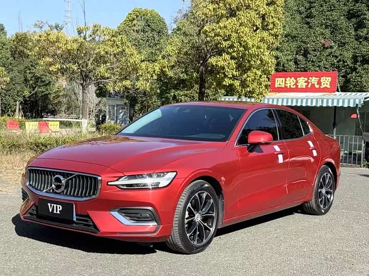 Фото 1 - Volvo S60