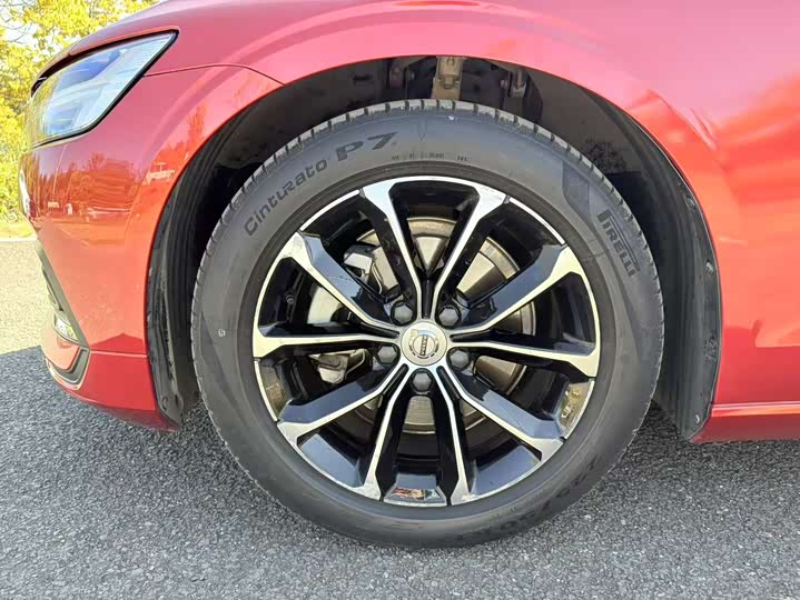 Фото 11 - Volvo S60