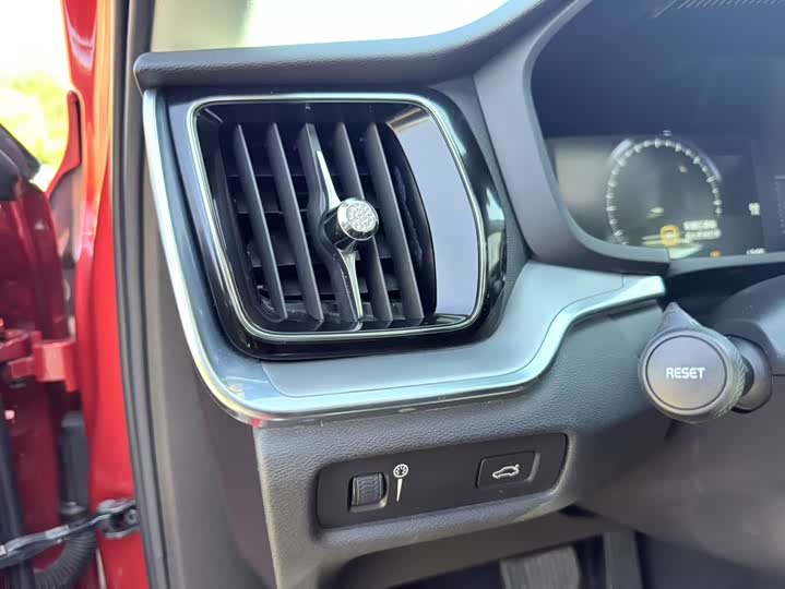 Фото 17 - Volvo S60