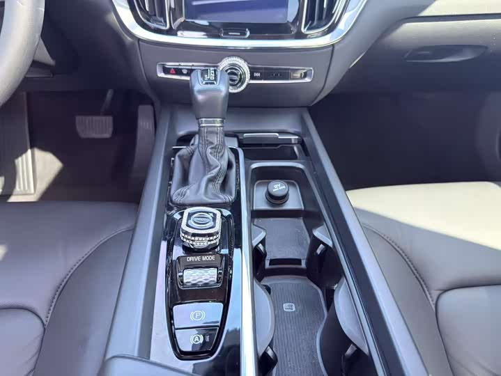 Фото 20 - Volvo S60