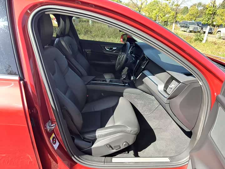 Фото 30 - Volvo S60