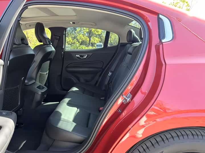 Фото 8 - Volvo S60