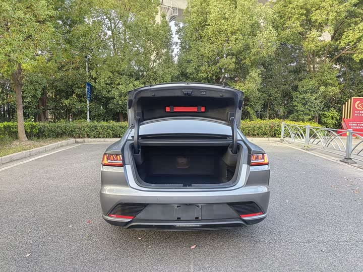 Фото 17 - BYD Han