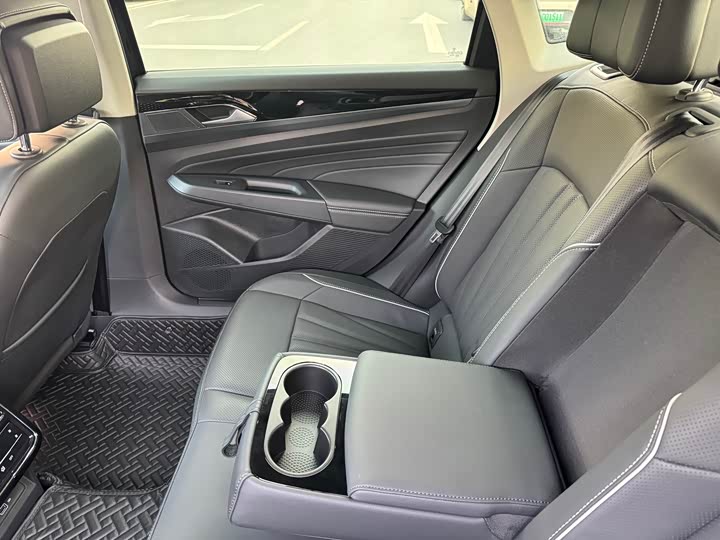 Фото 15 - Volkswagen Passat