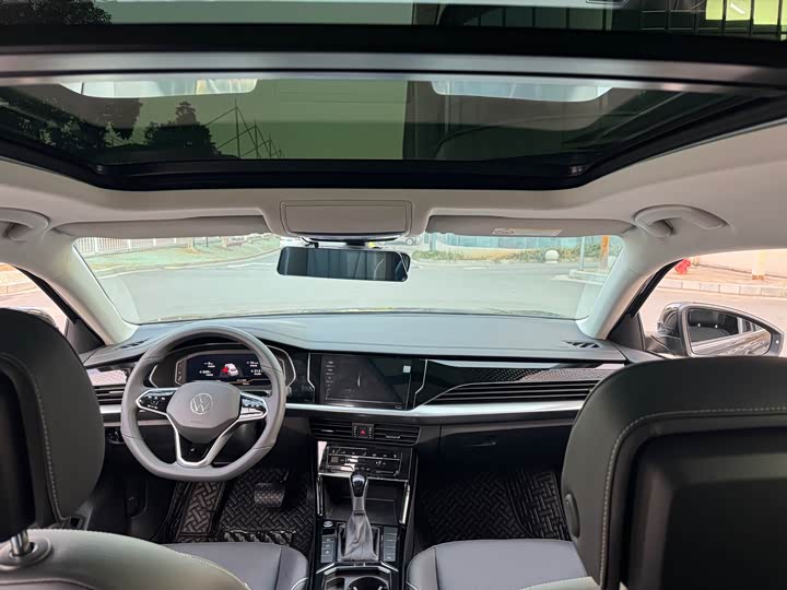 Фото 16 - Volkswagen Passat