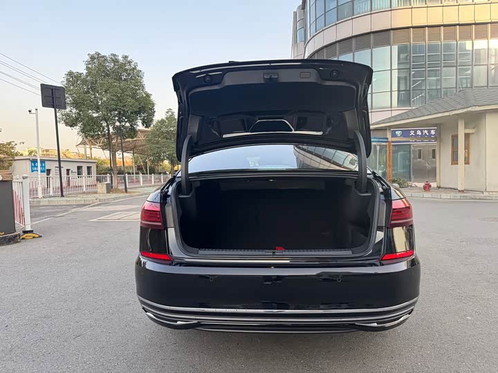 Фото 17 - Volkswagen Passat