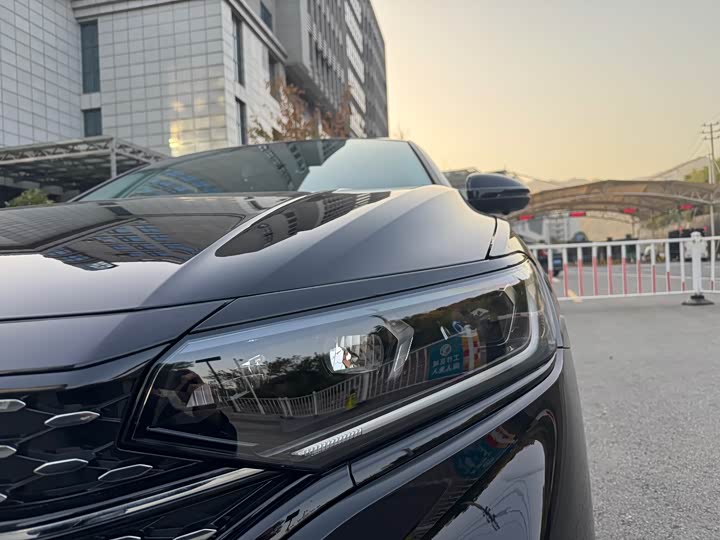 Фото 2 - Volkswagen Passat